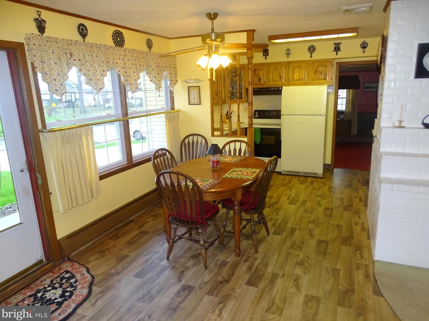 47 Tanglewood Ln, Levittown PA 19054-2205 exterior