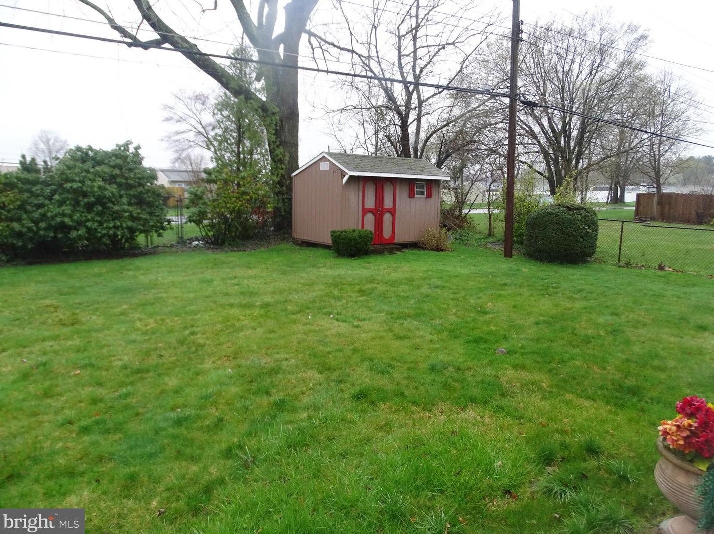 47 Tanglewood Ln, Levittown PA 19054-2205 exterior