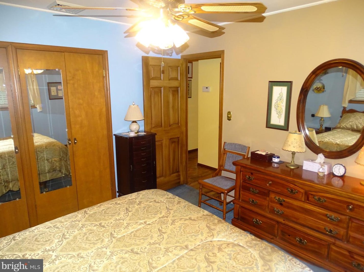 47 Tanglewood Ln, Levittown PA 19054-2205 exterior