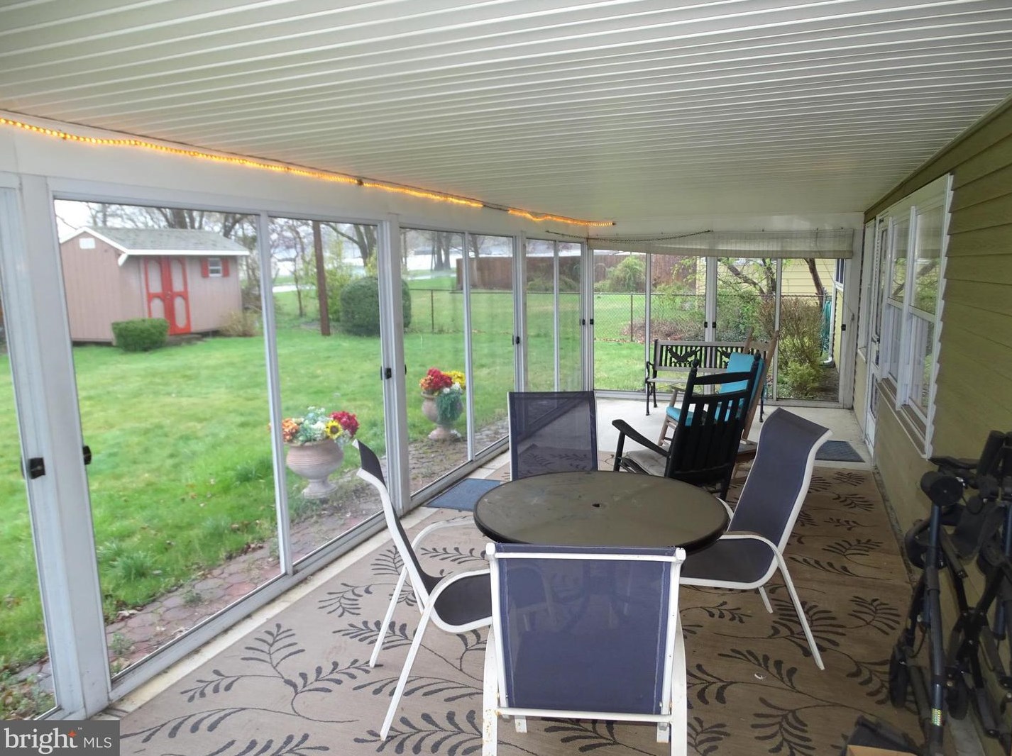 47 Tanglewood Ln, Levittown PA 19054-2205 exterior