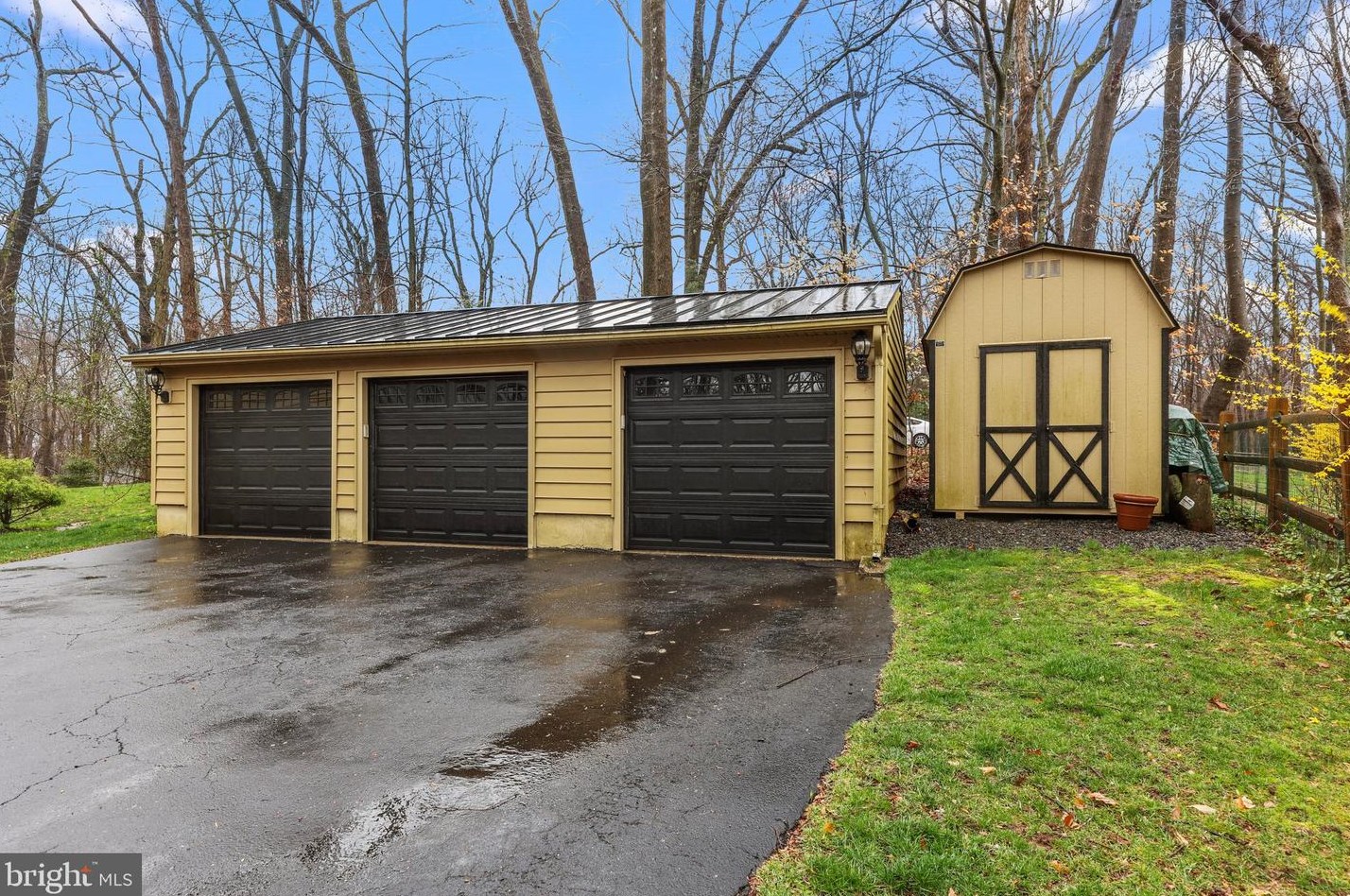 110 Windover Ln, Gardenville PA  18901-3220 exterior