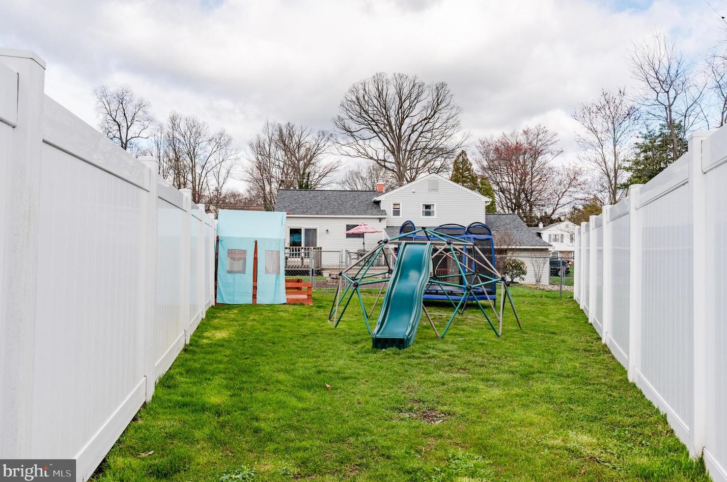 1233 Lynda Ln, Warminster PA  18974-1948 exterior