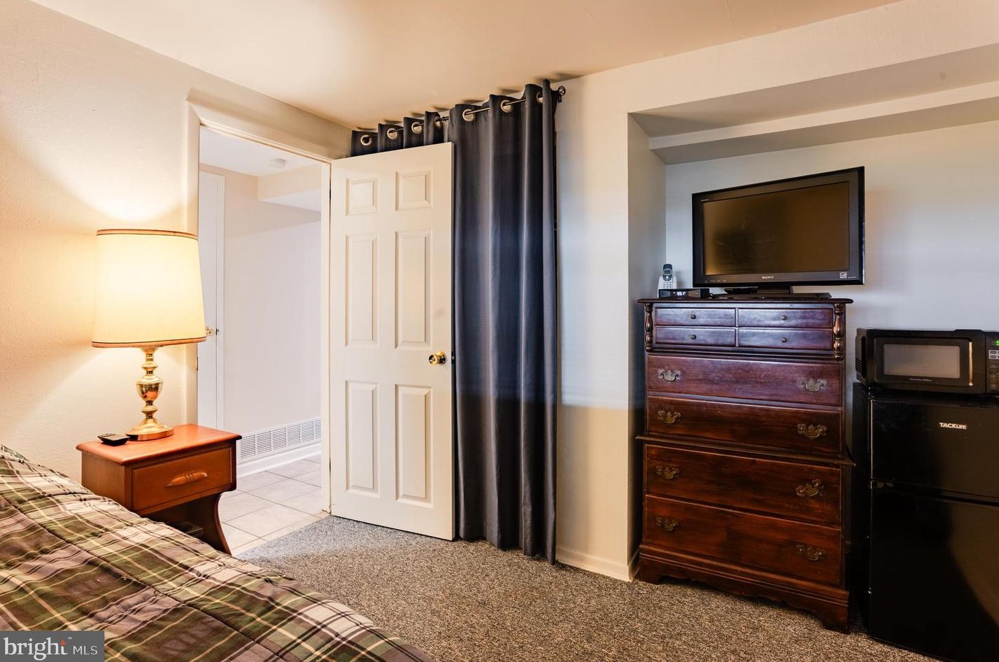 1233 Lynda Ln, Warminster PA  18974-1948 exterior