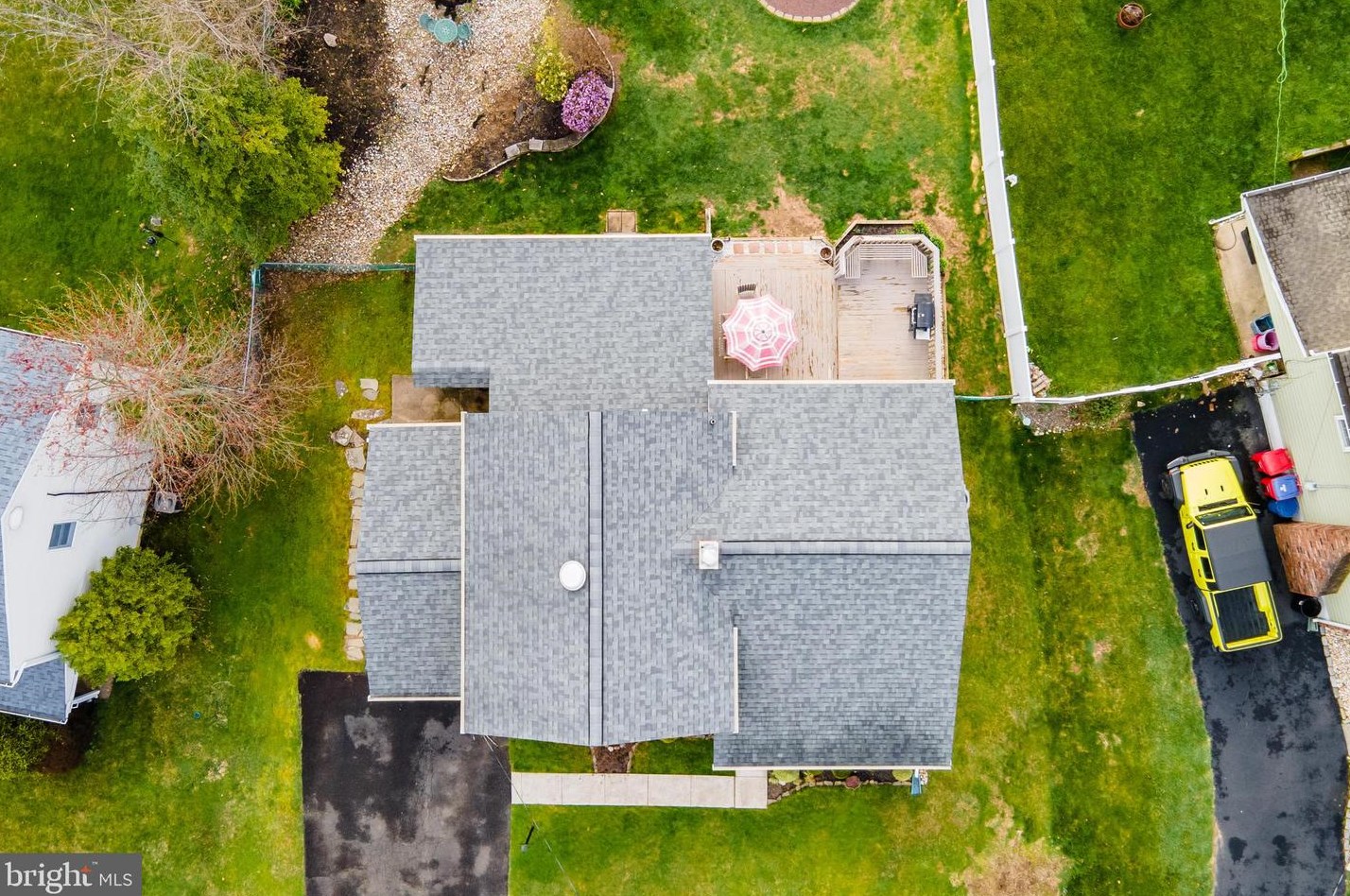 1233 Lynda Ln, Warminster PA  18974-1948 exterior