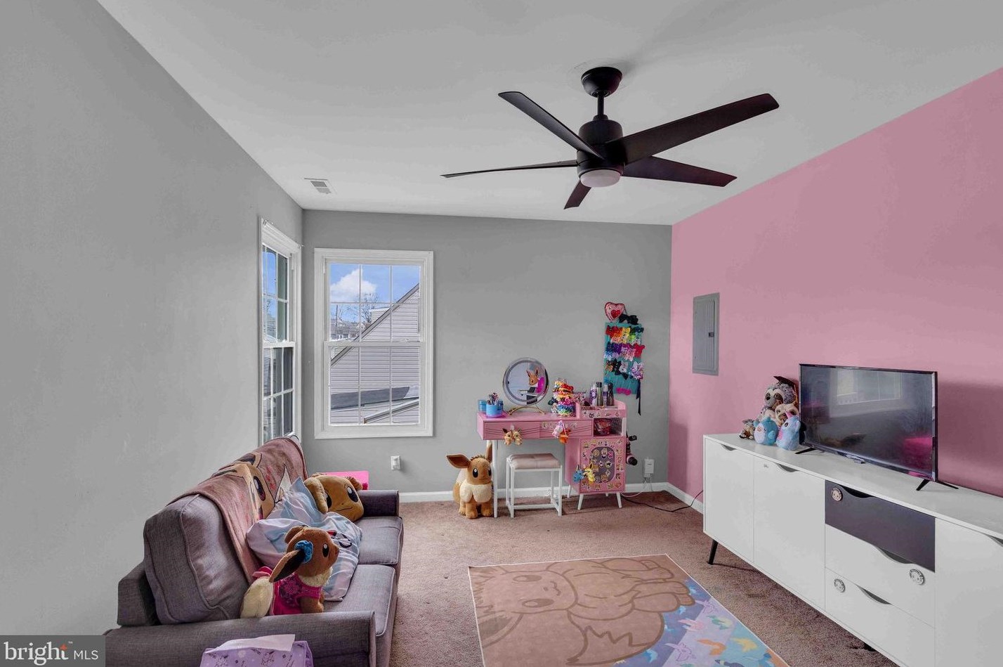 9 Rambler Ln, Levittown PA 19055-1401 exterior