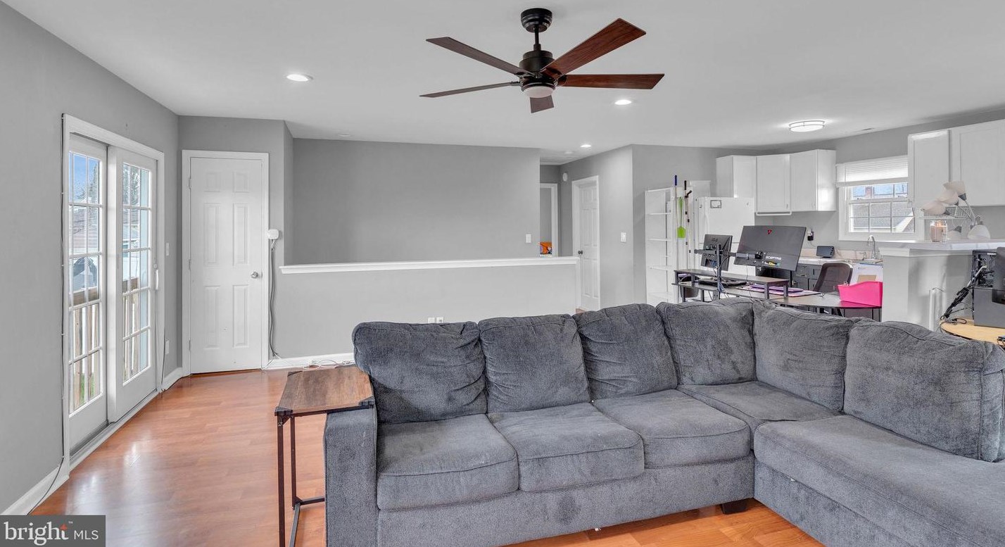 9 Rambler Ln, Levittown PA 19055-1401 exterior