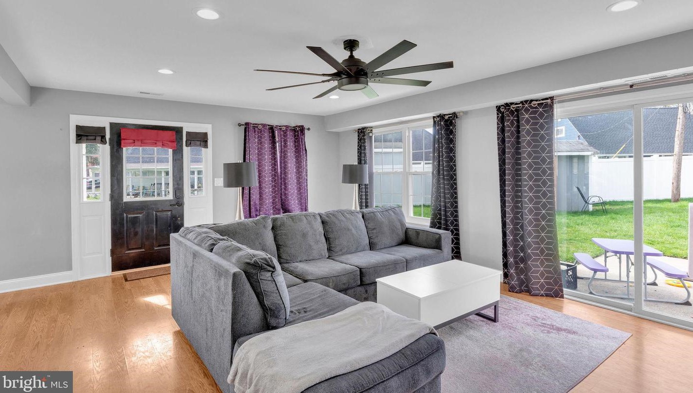 9 Rambler Ln, Levittown PA 19055-1401 exterior