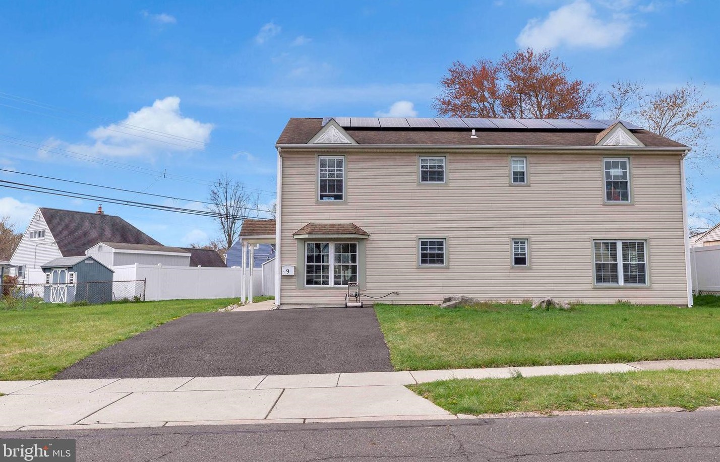 9 Rambler Ln, Levittown PA 19055-1401 exterior