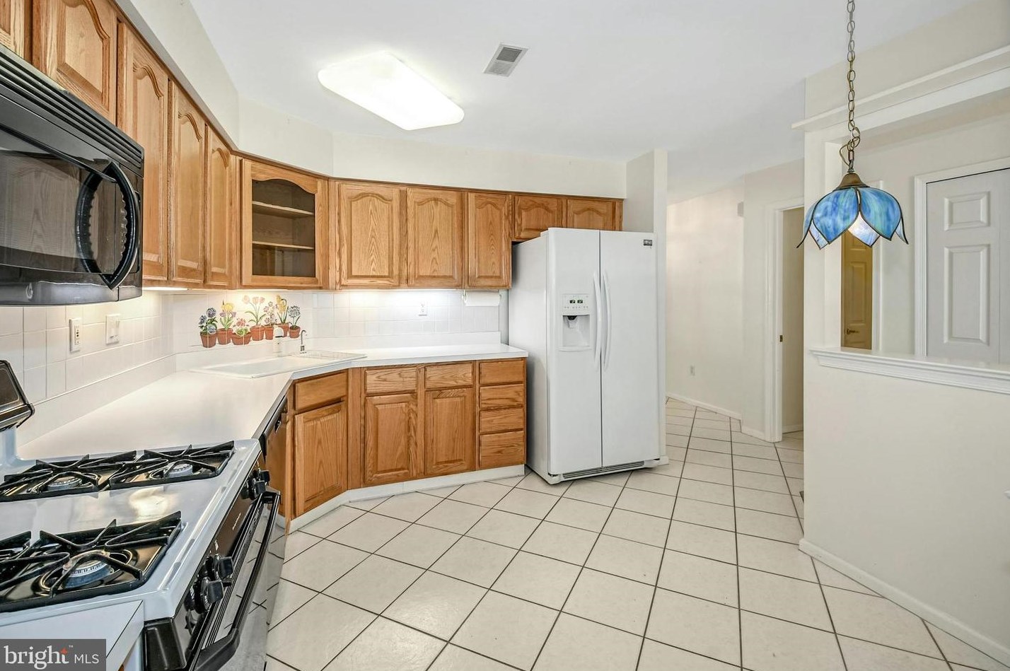 172 Progress Dr, Gardenville PA  18901-2562 exterior