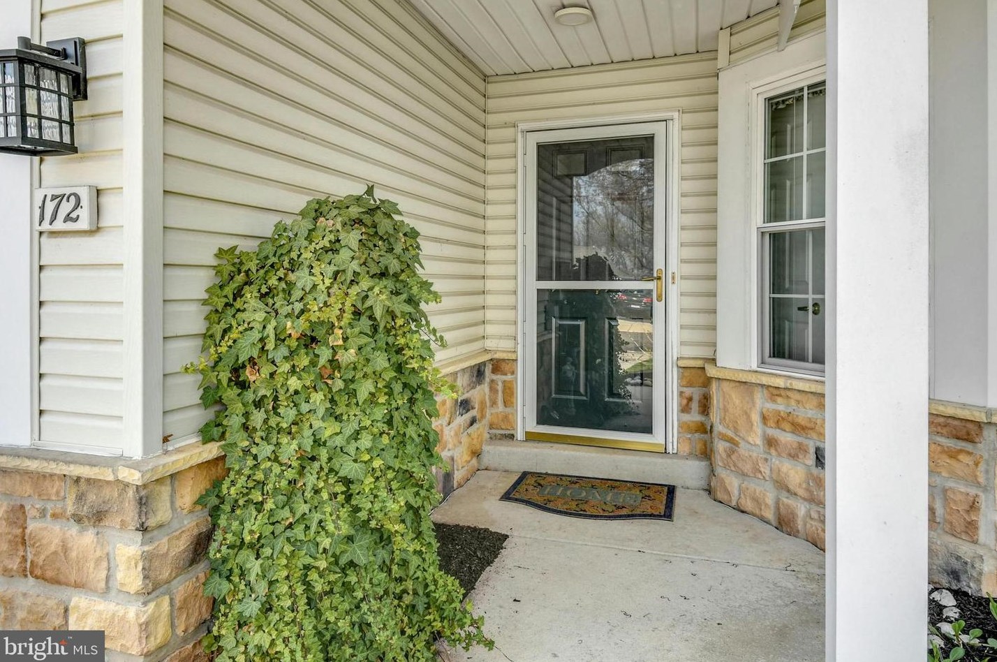 172 Progress Dr, Gardenville PA  18901-2562 exterior