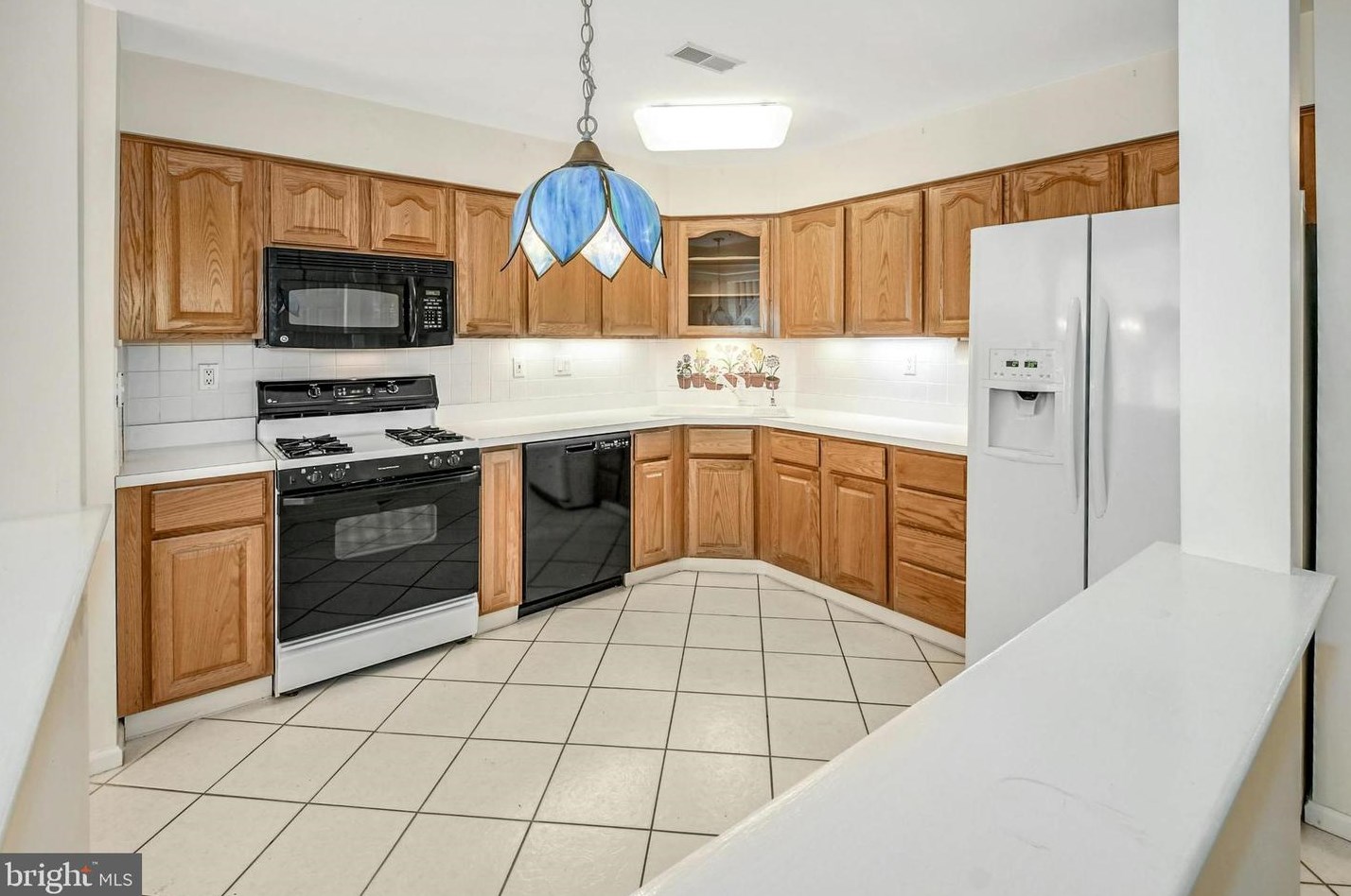 172 Progress Dr, Gardenville PA  18901-2562 exterior