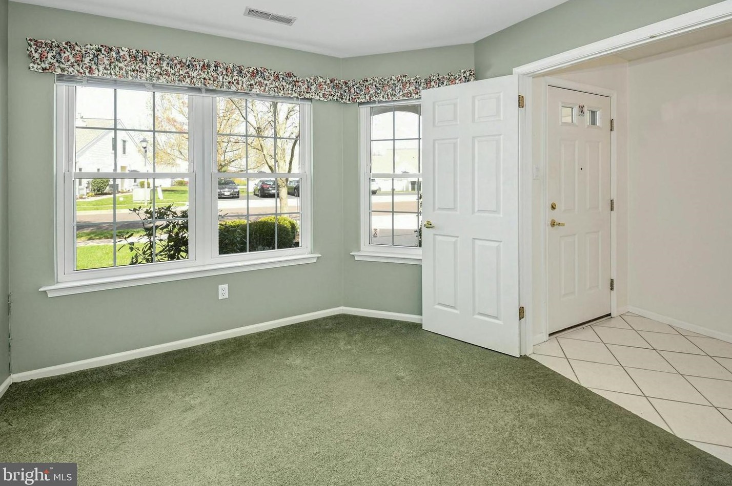 172 Progress Dr, Gardenville PA  18901-2562 exterior