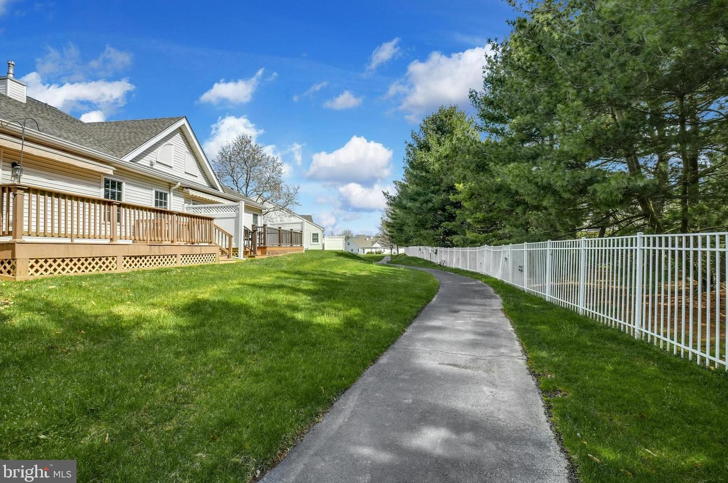 172 Progress Dr, Gardenville PA  18901-2562 exterior