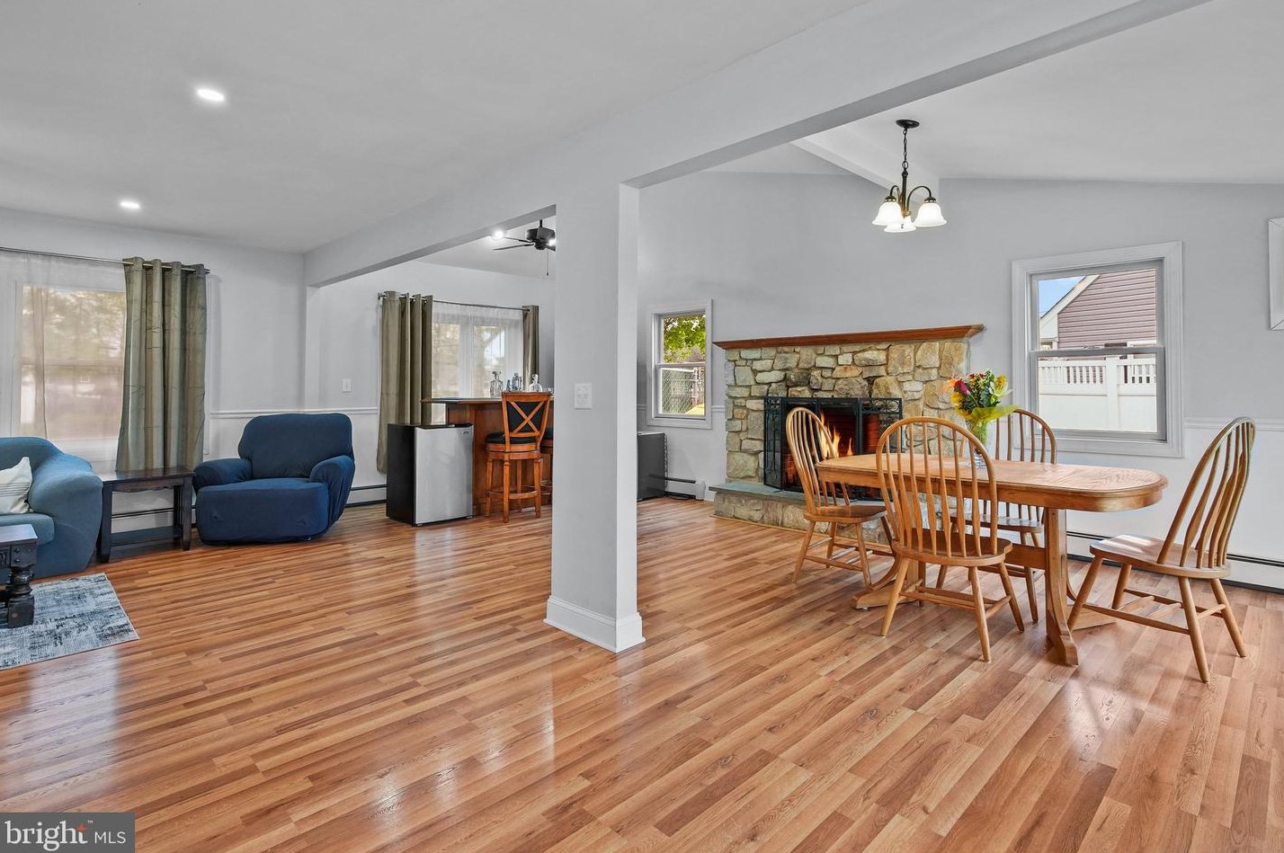 85 Quaker Hill Rd, Levittown PA  19057-1901 exterior