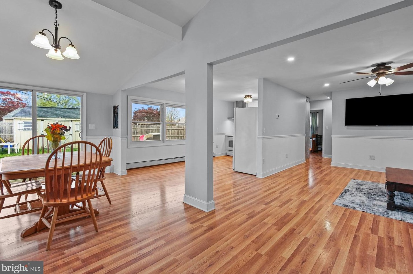 85 Quaker Hill Rd, Levittown PA  19057-1901 exterior