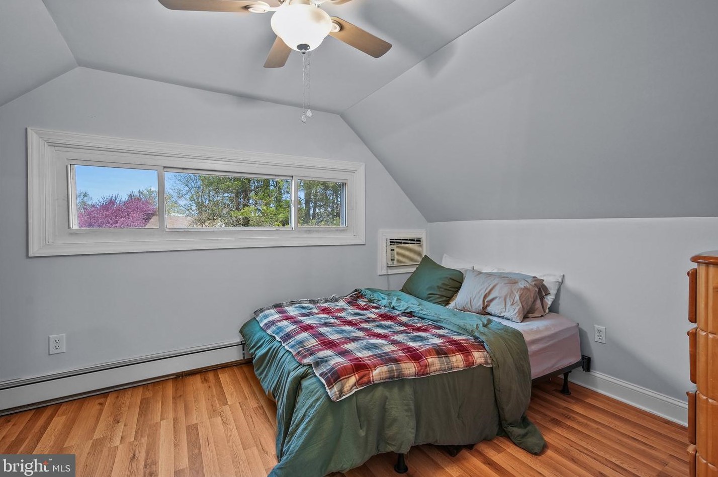 85 Quaker Hill Rd, Levittown PA  19057-1901 exterior