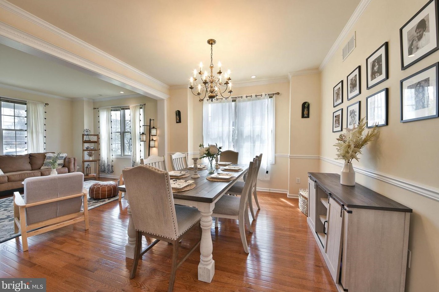 1220 Oakland Ave, Levittown PA  19056-2104 exterior