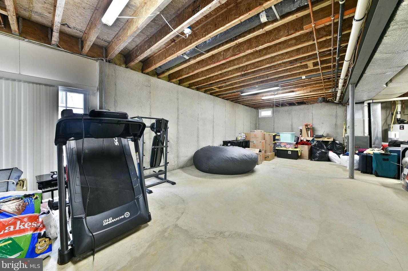 1220 Oakland Ave, Levittown PA  19056-2104 exterior