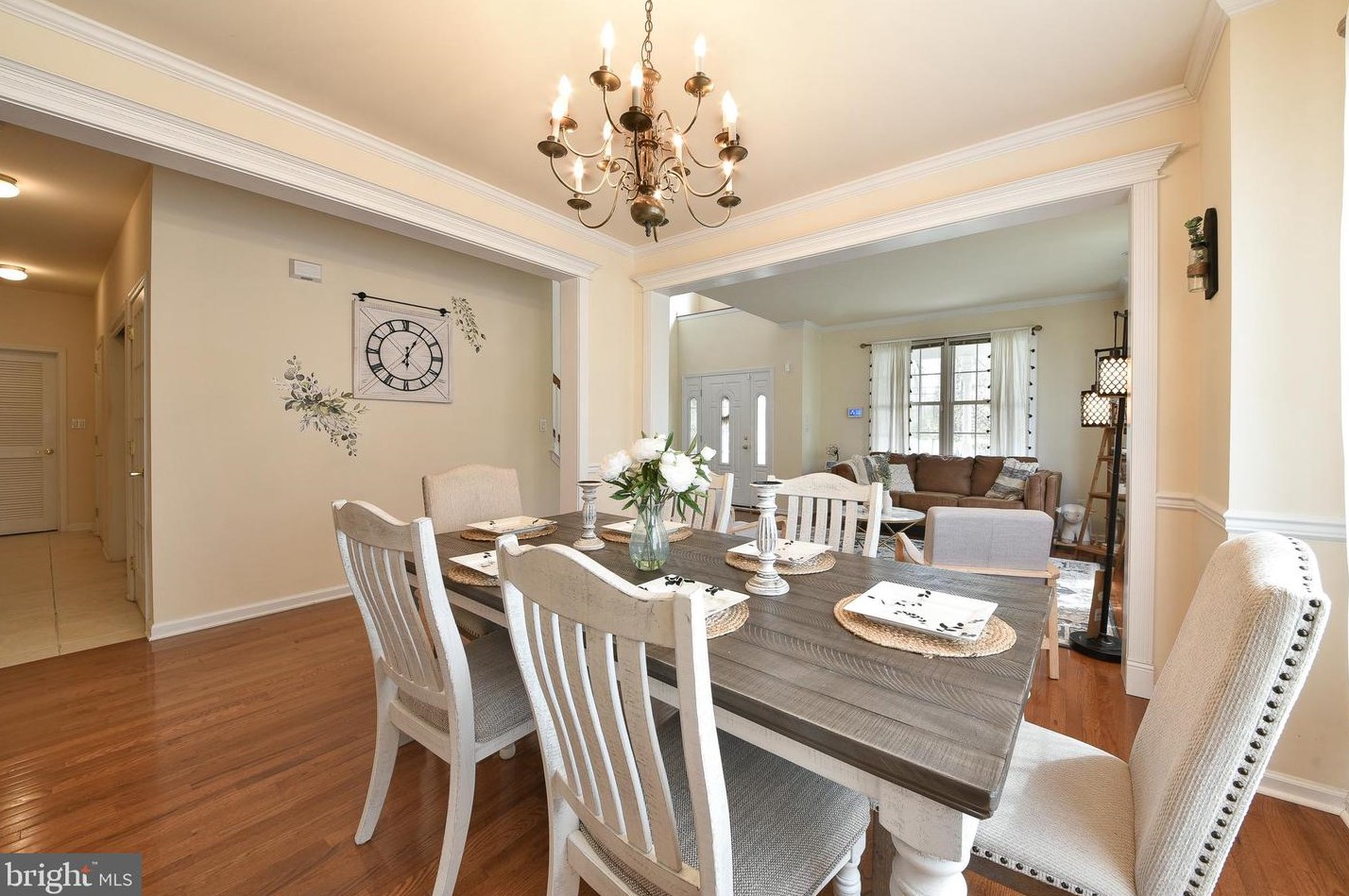 1220 Oakland Ave, Levittown PA  19056-2104 exterior