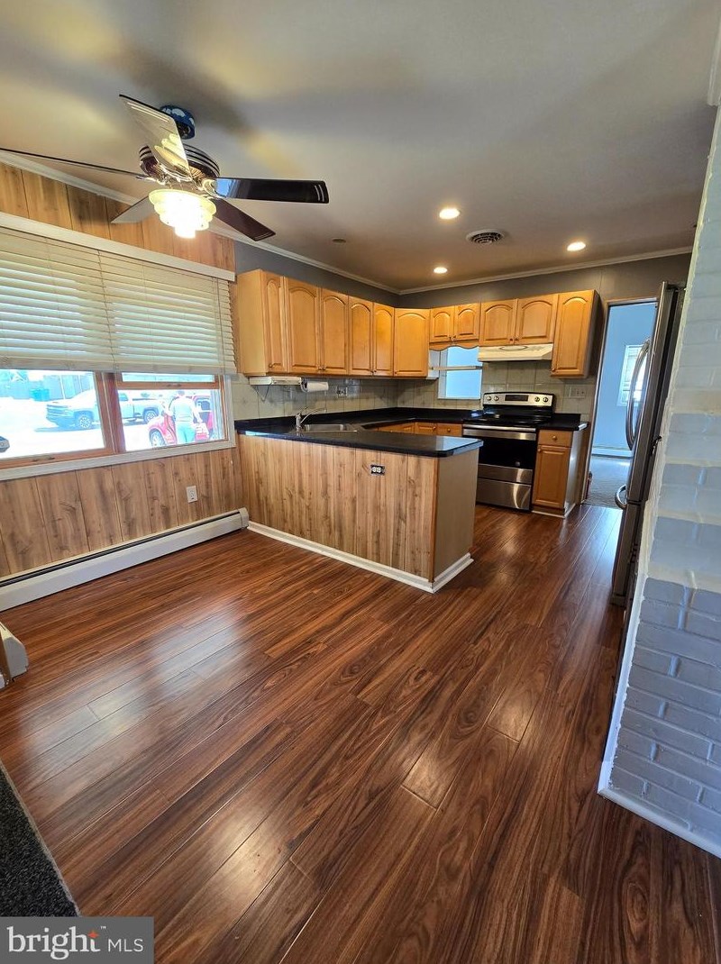 5 Copper Beech Ln, Levittown PA  19055-1629 exterior