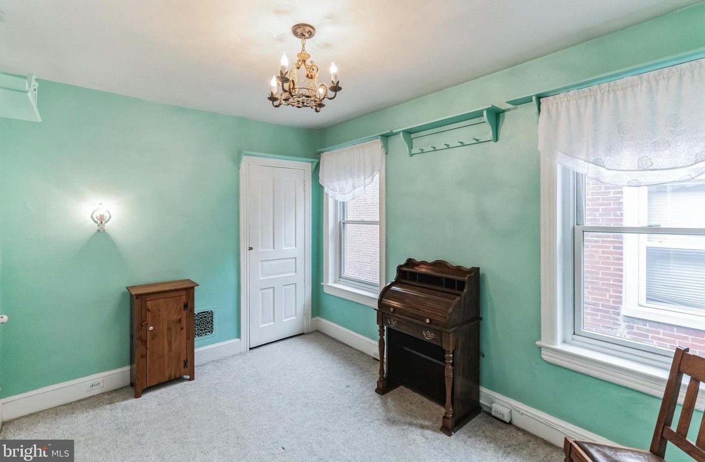 44 Sterling St, Upper Makefield PA  18940-1825 exterior