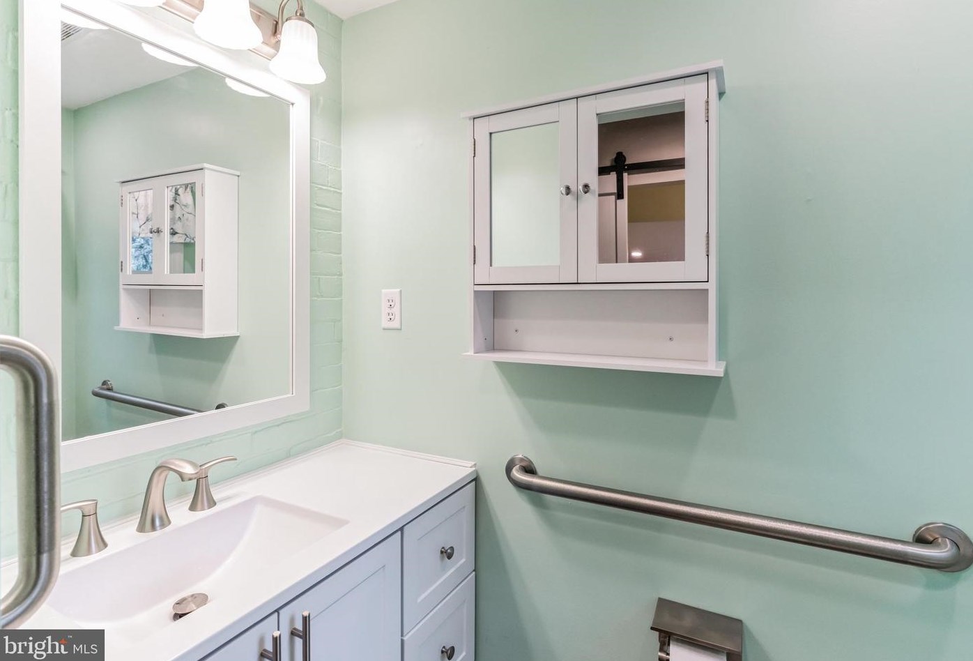 44 Sterling St, Upper Makefield PA  18940-1825 exterior