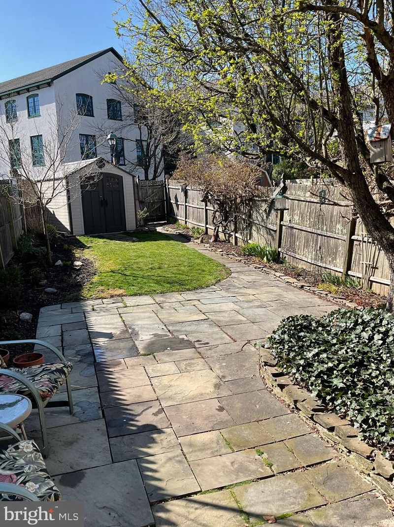 44 Sterling St, Upper Makefield PA  18940-1825 exterior