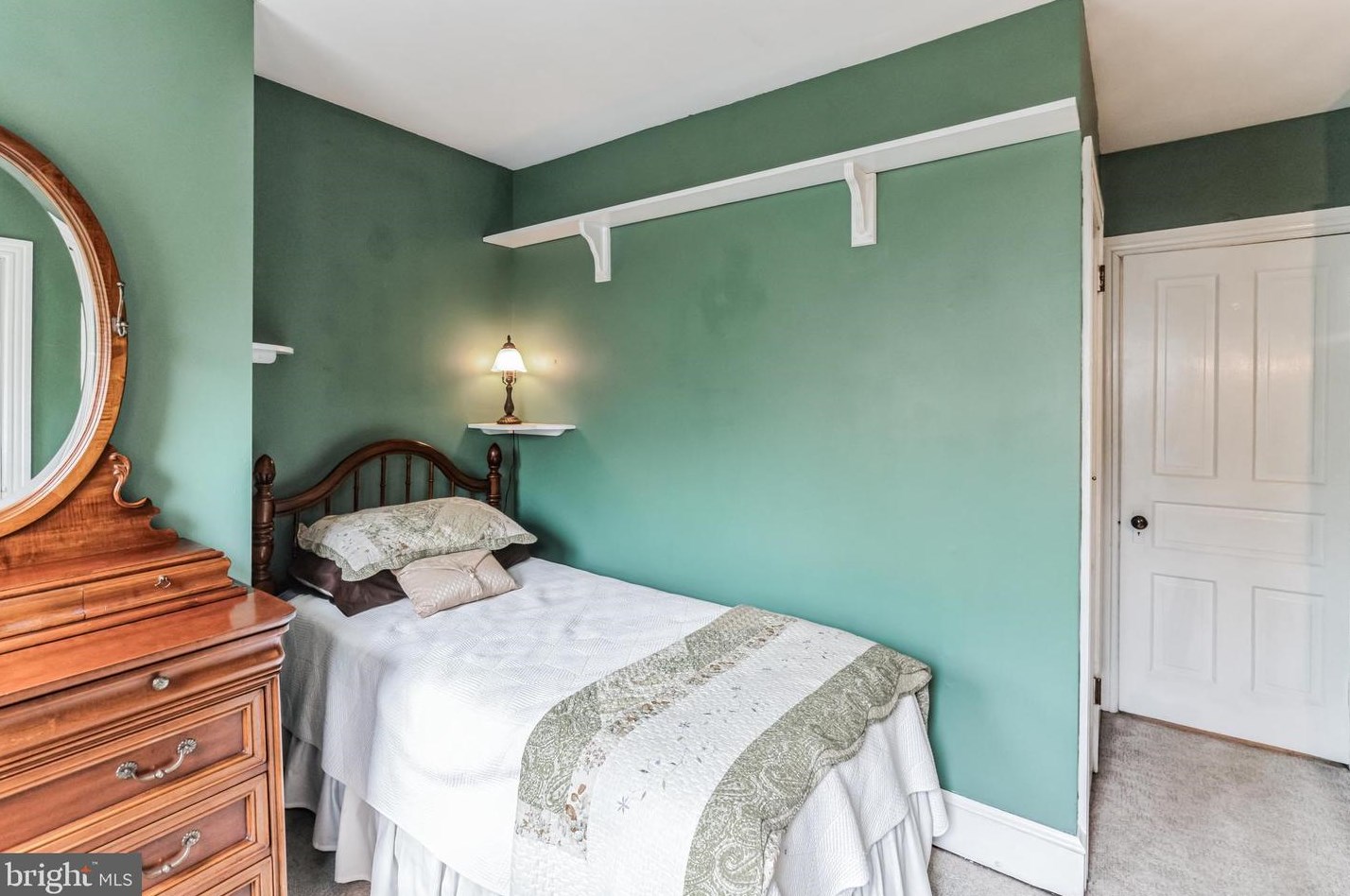 44 Sterling St, Upper Makefield PA  18940-1825 exterior