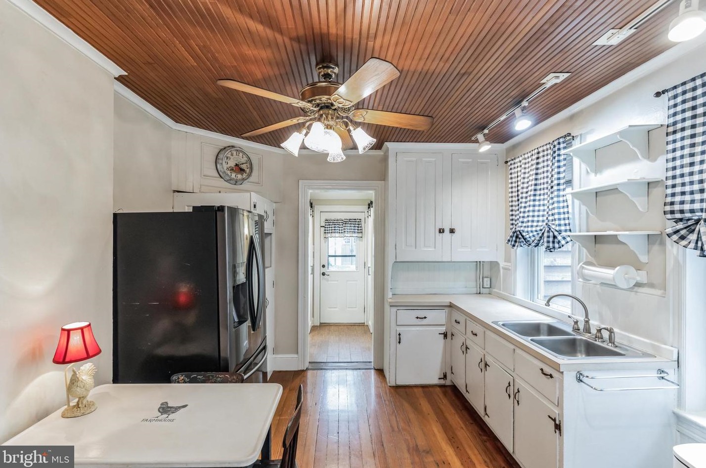 44 Sterling St, Upper Makefield PA  18940-1825 exterior