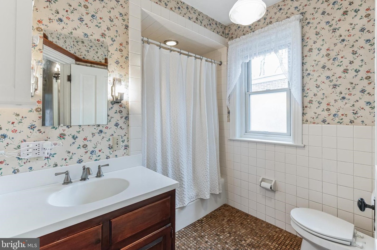 44 Sterling St, Upper Makefield PA  18940-1825 exterior