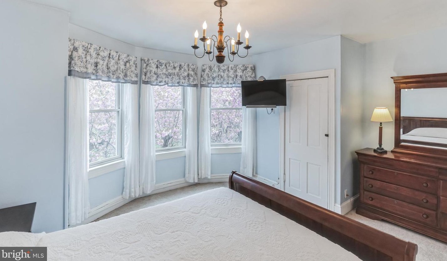 44 Sterling St, Upper Makefield PA  18940-1825 exterior