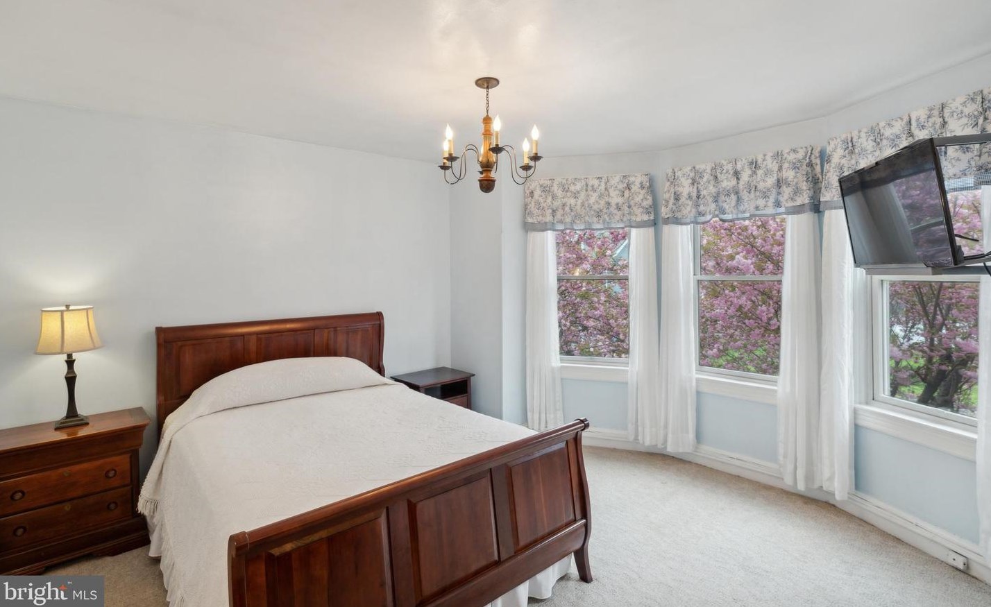 44 Sterling St, Upper Makefield PA  18940-1825 exterior