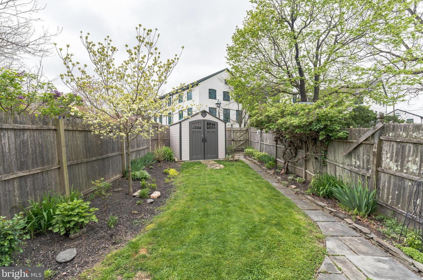 44 Sterling St, Upper Makefield PA  18940-1825 exterior