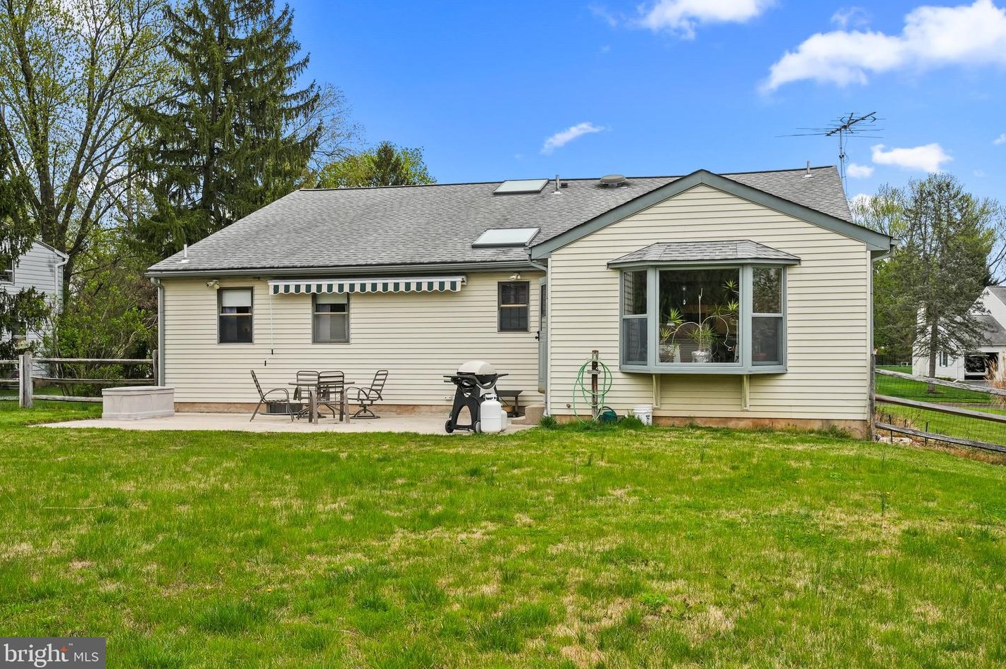 442 Norwood Ave, Upper Makefield PA 18940-2234 exterior