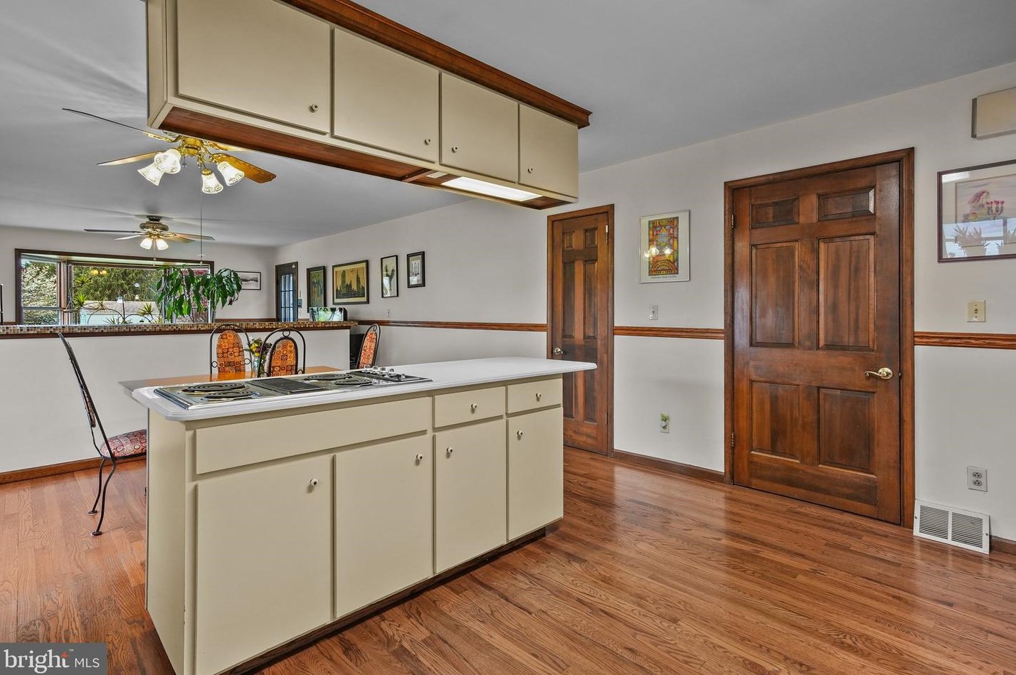 442 Norwood Ave, Upper Makefield PA 18940-2234 exterior