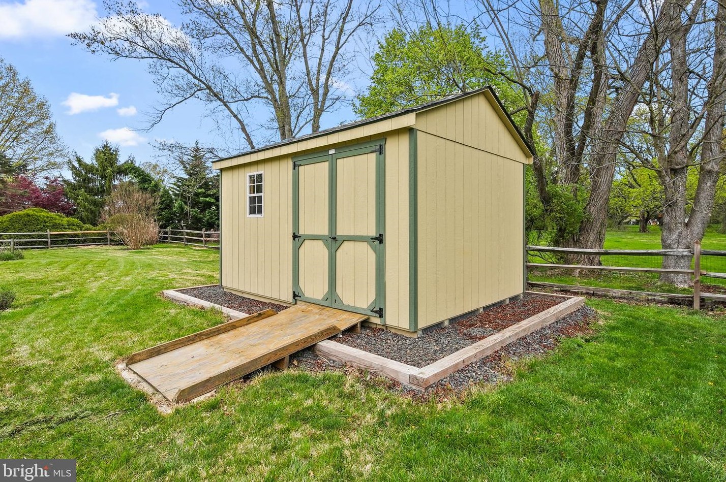 442 Norwood Ave, Upper Makefield PA 18940-2234 exterior