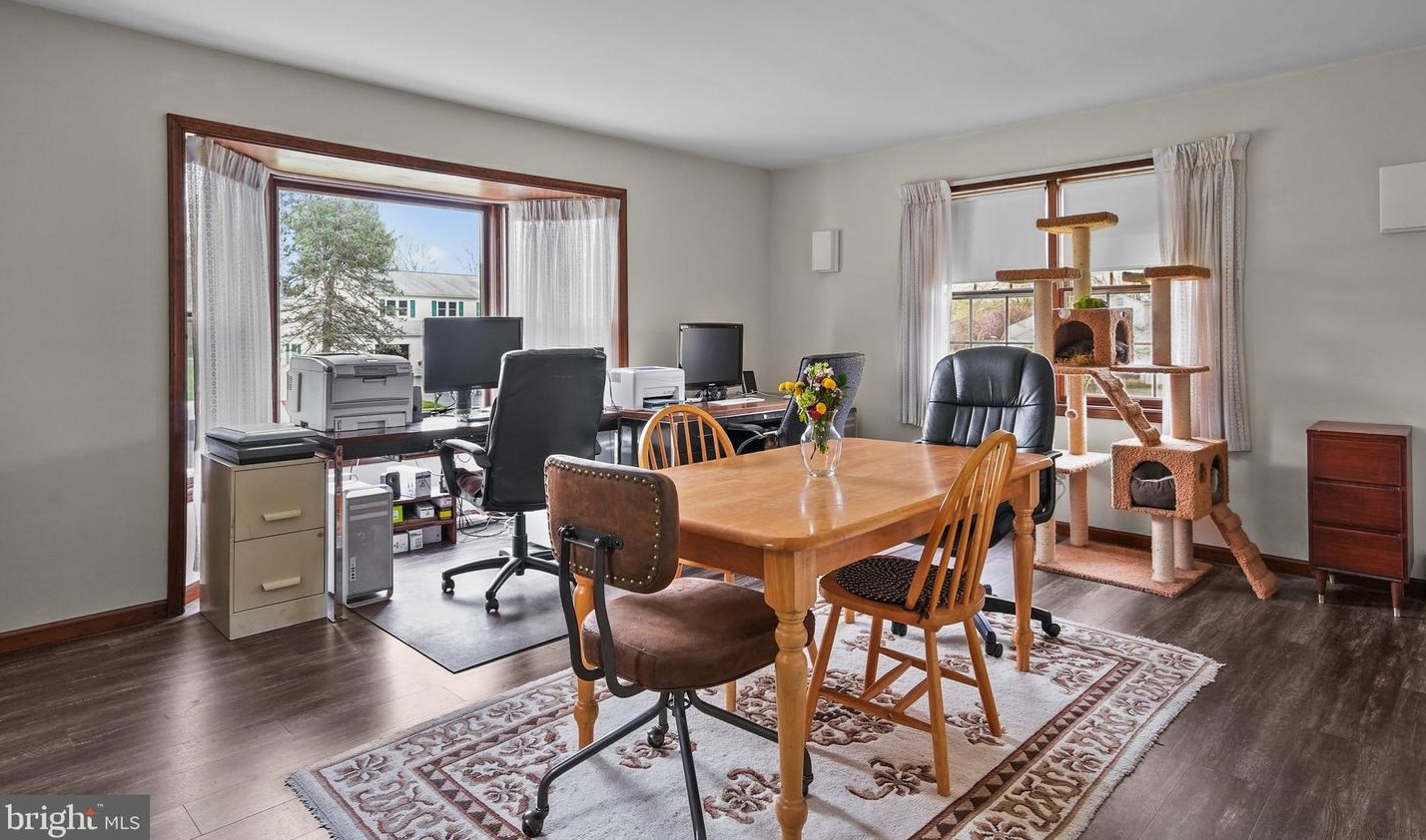 442 Norwood Ave, Upper Makefield PA 18940-2234 exterior