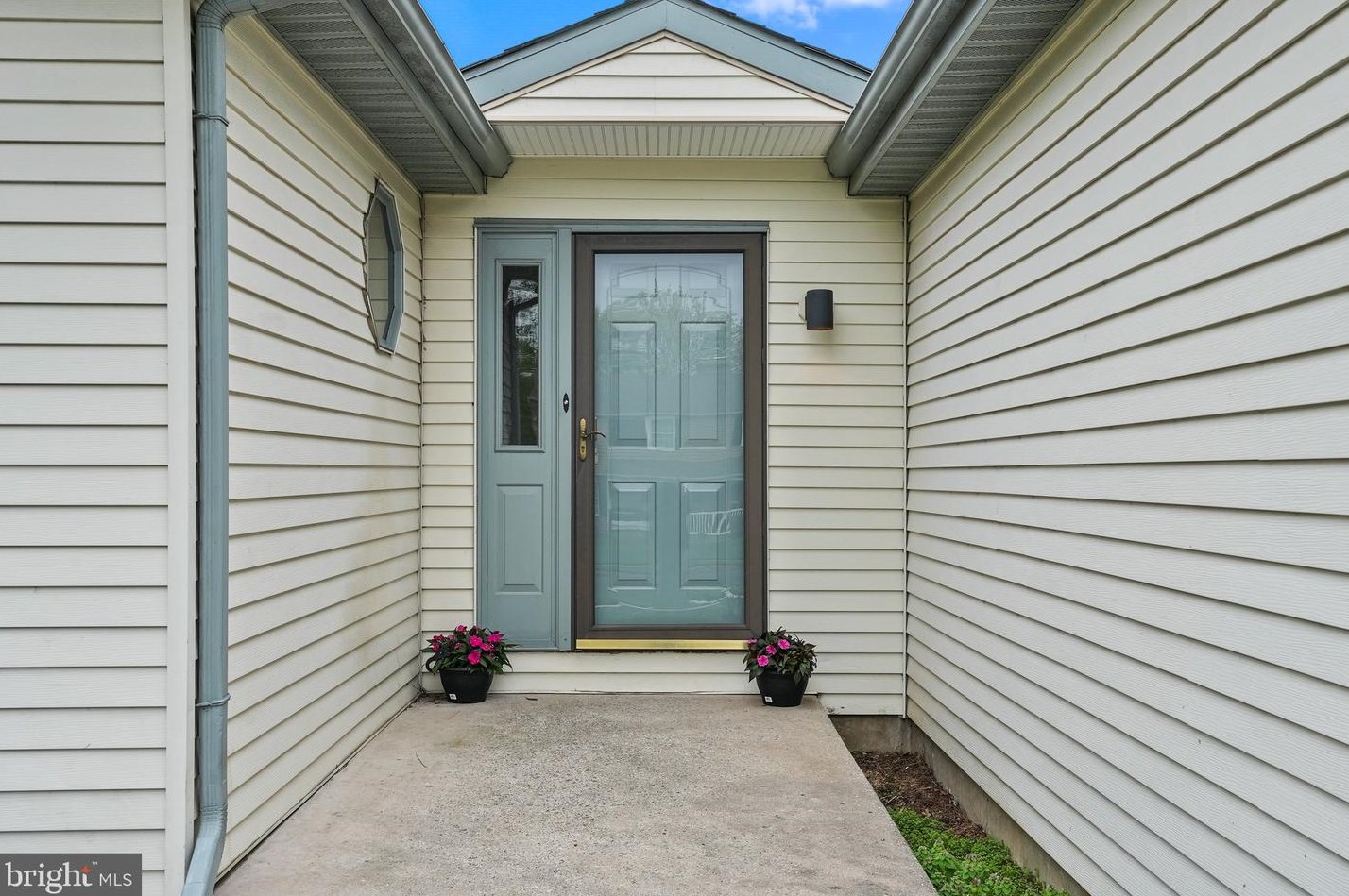 442 Norwood Ave, Upper Makefield PA  18940-1811 exterior