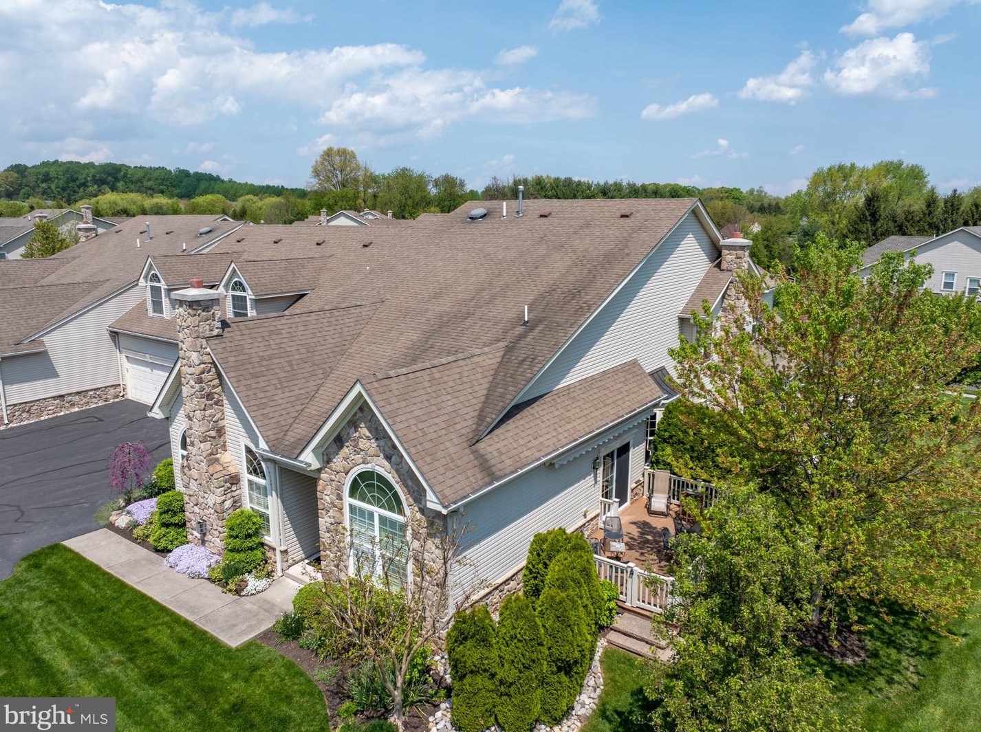 221 Willow Dr, Upper Makefield PA 18940-2458 exterior