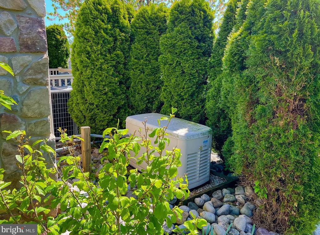 221 Willow Dr, Upper Makefield PA 18940-2458 exterior