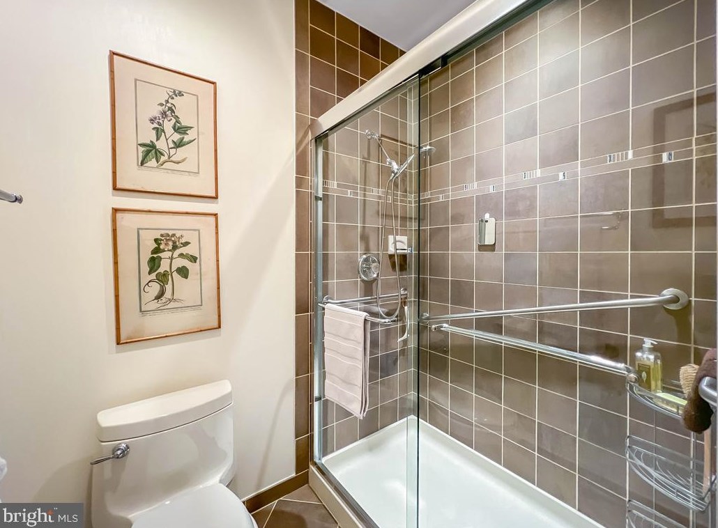 221 Willow Dr, Upper Makefield PA 18940-2458 exterior