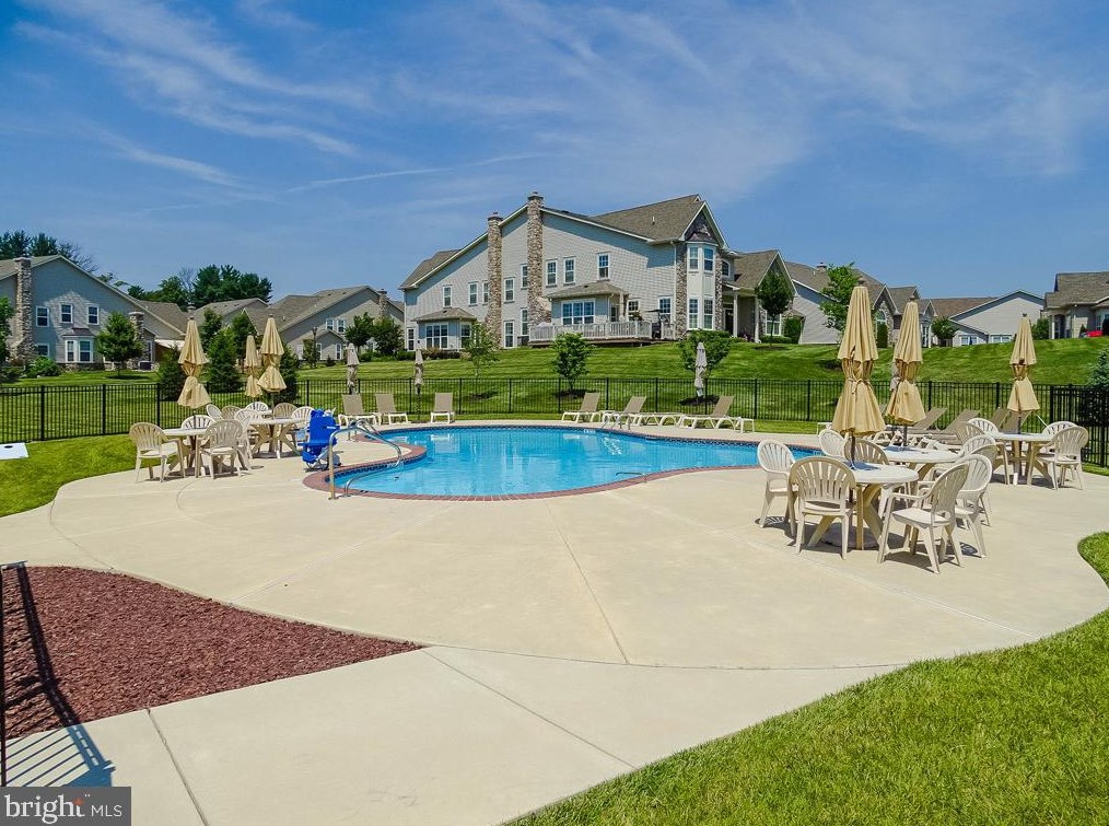 221 Willow Dr, Upper Makefield PA 18940-2458 exterior