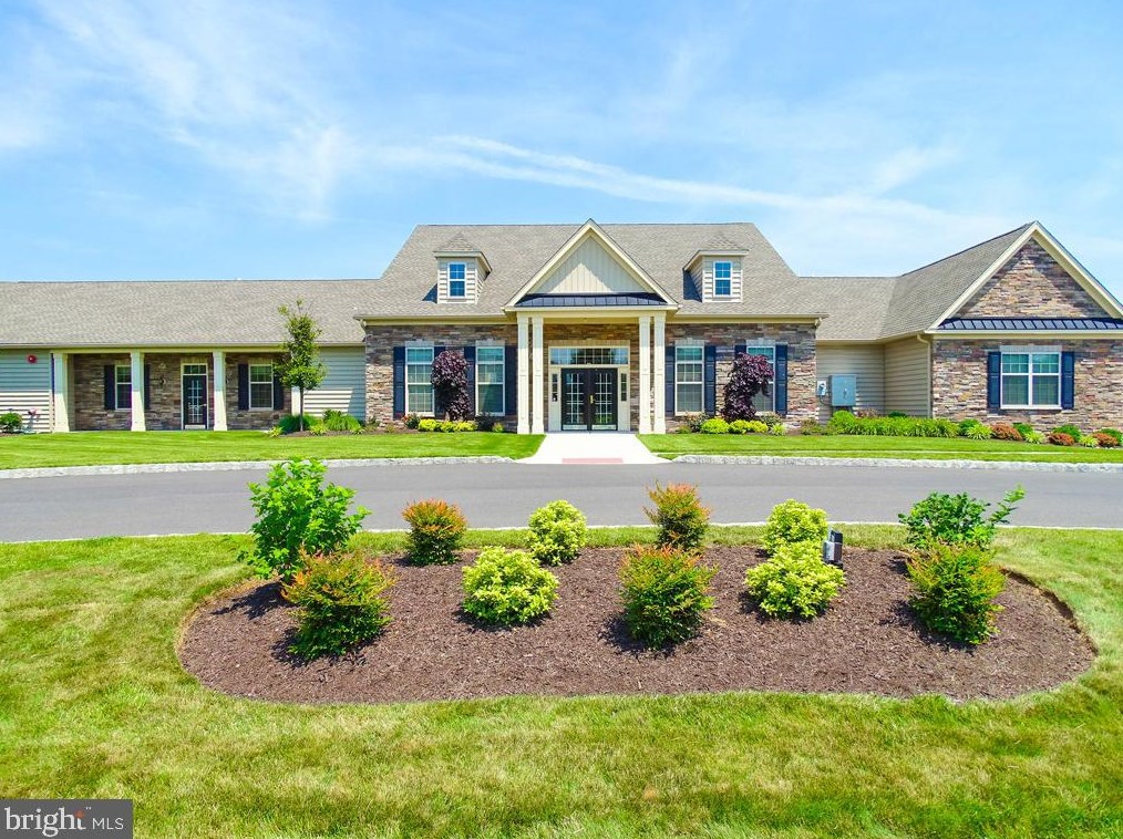 221 Willow Dr, Upper Makefield PA 18940-2458 exterior