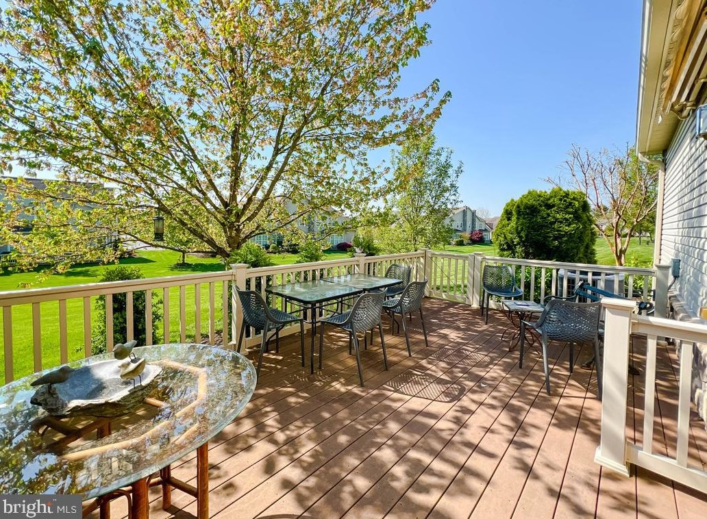 221 Willow Dr, Upper Makefield PA 18940-2458 exterior