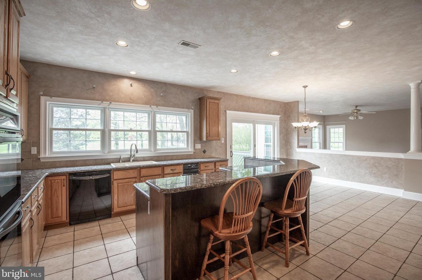 4 Bayshore Dr, Upper Makefield PA 18940-3805 exterior