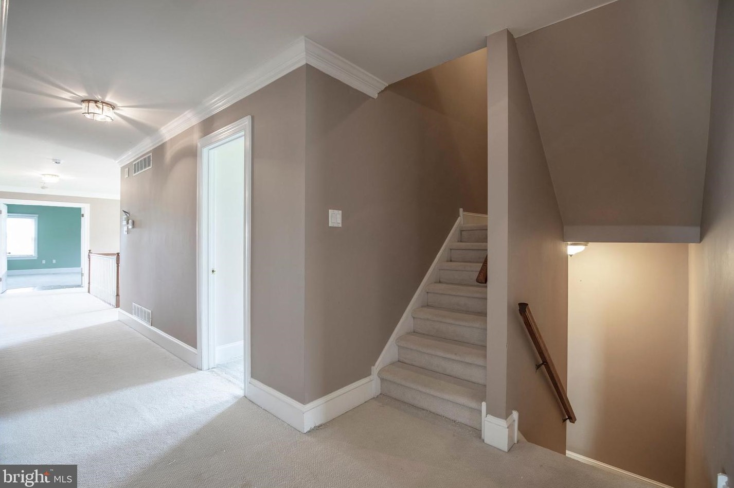 4 Bayshore Dr, Upper Makefield PA 18940-3805 exterior