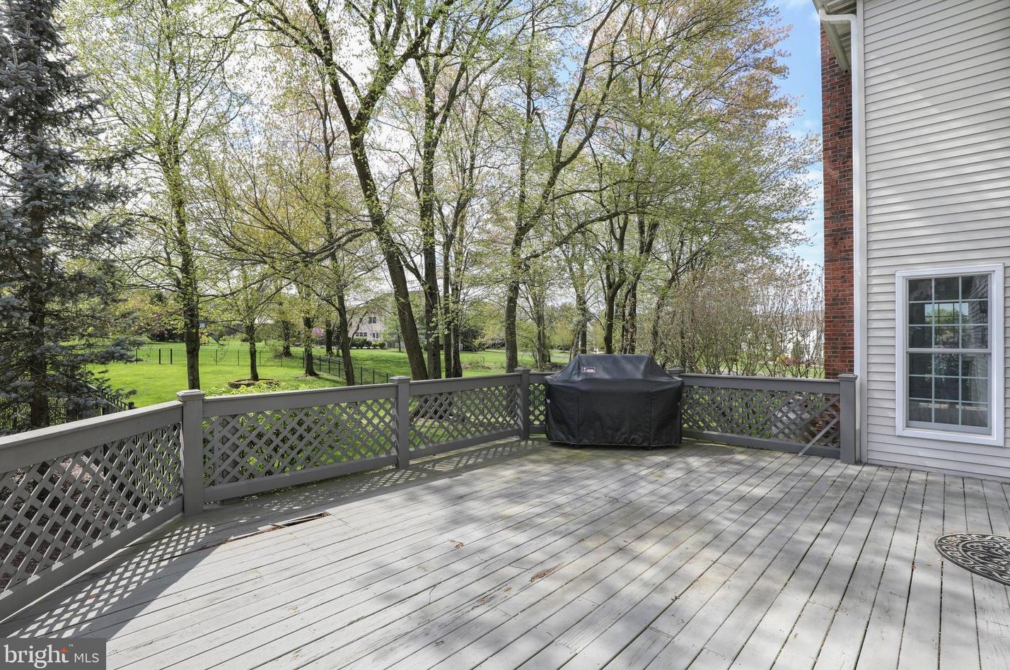 4 Bayshore Dr, Upper Makefield PA 18940-3805 exterior