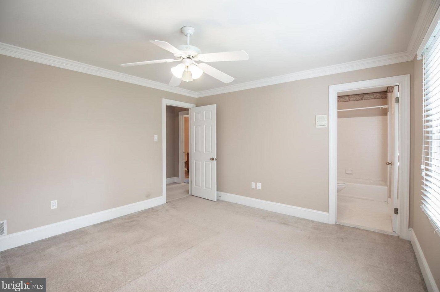 4 Bayshore Dr, Upper Makefield PA 18940-3805 exterior