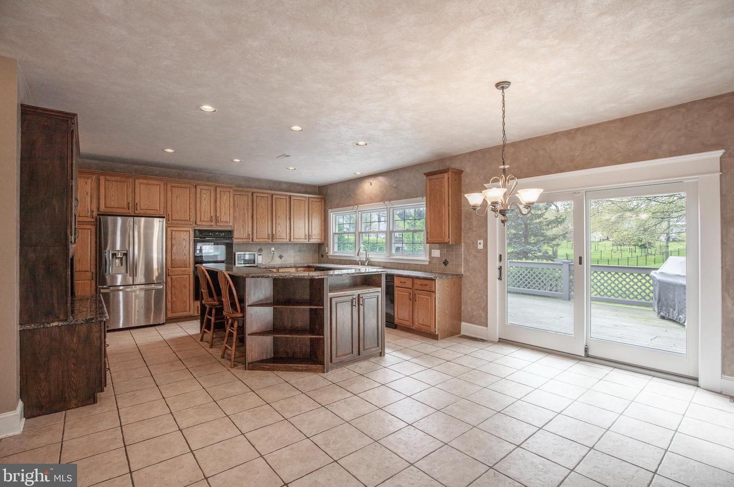 4 Bayshore Dr, Upper Makefield PA 18940-3805 exterior