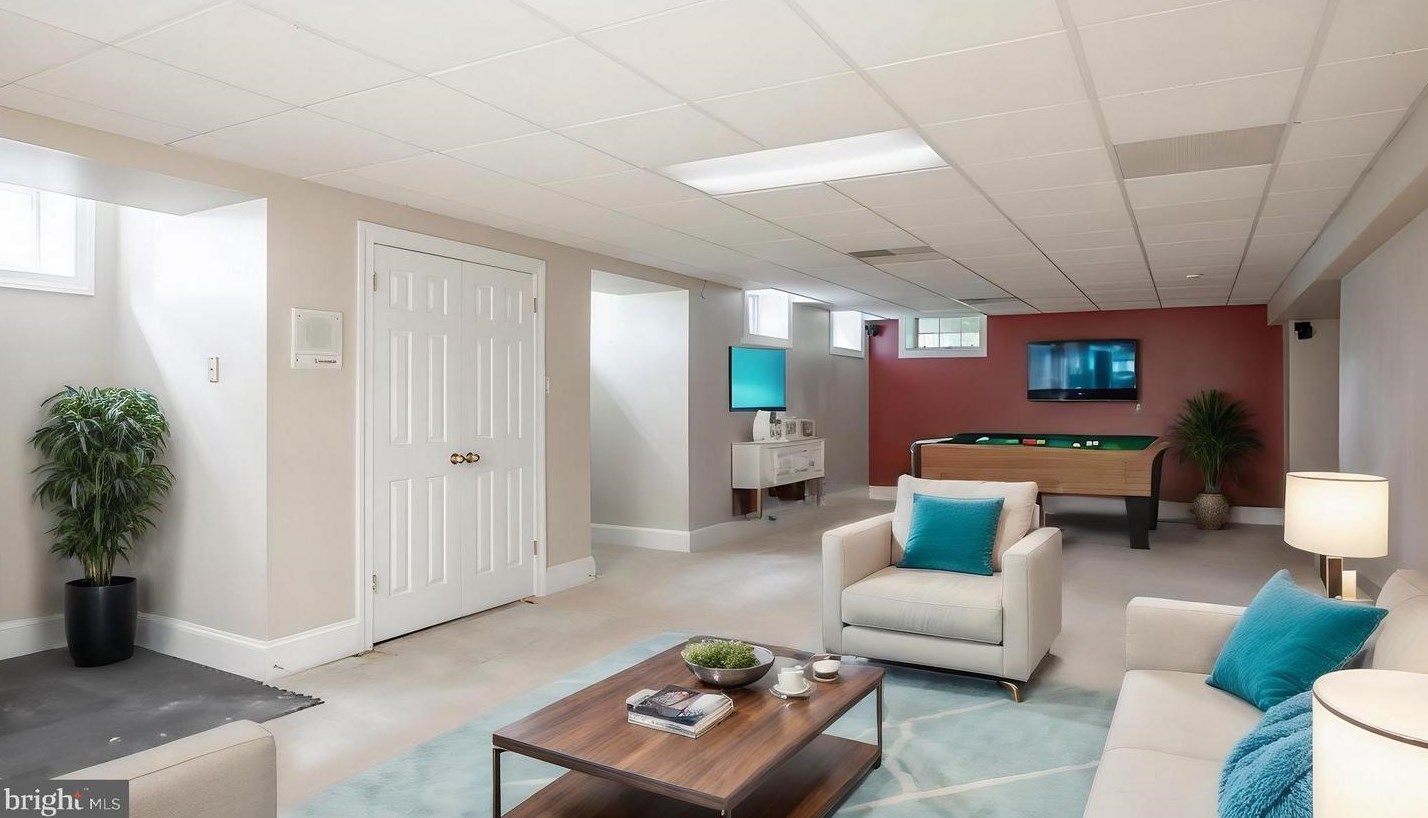 4 Bayshore Dr, Upper Makefield PA 18940-3805 exterior